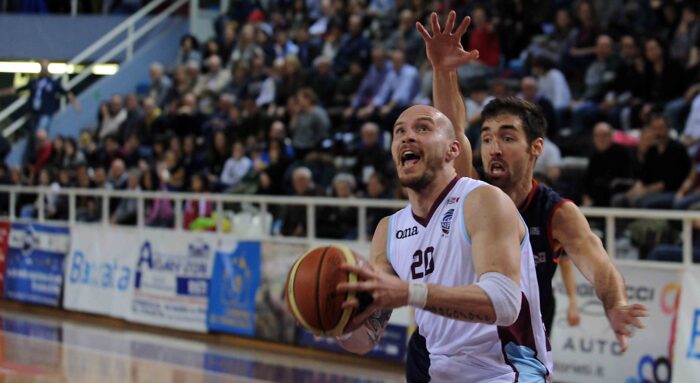 Siena non brilla, il grande ex decide l'incontro. Mens Sana battuta a Rieti