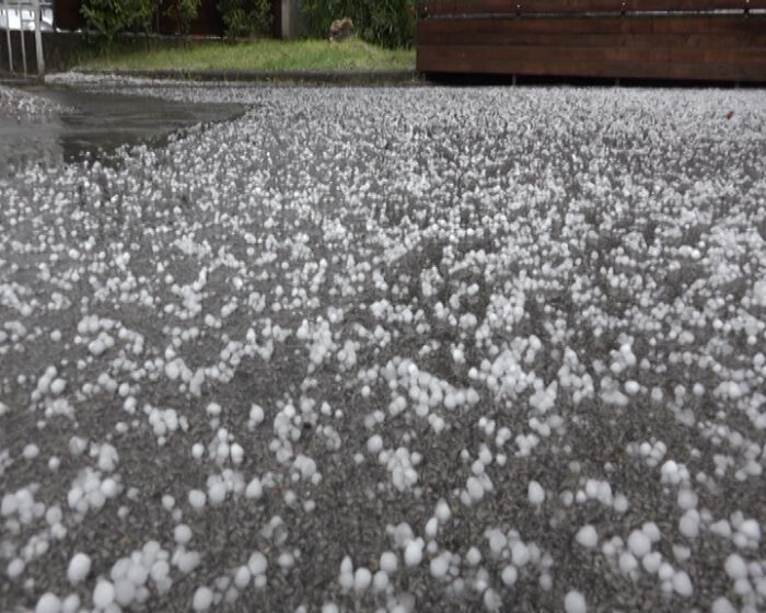 Tempo pazzo a Siena: grandine a nord, pioggia in centro, sole a sud