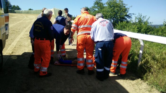 Corse a Monticiano: cade Ricceri, frattura a tibia e perone