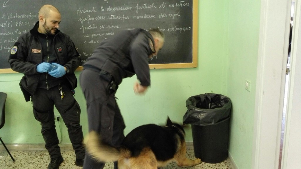 A scuola con la droga: sedicenne segnalato