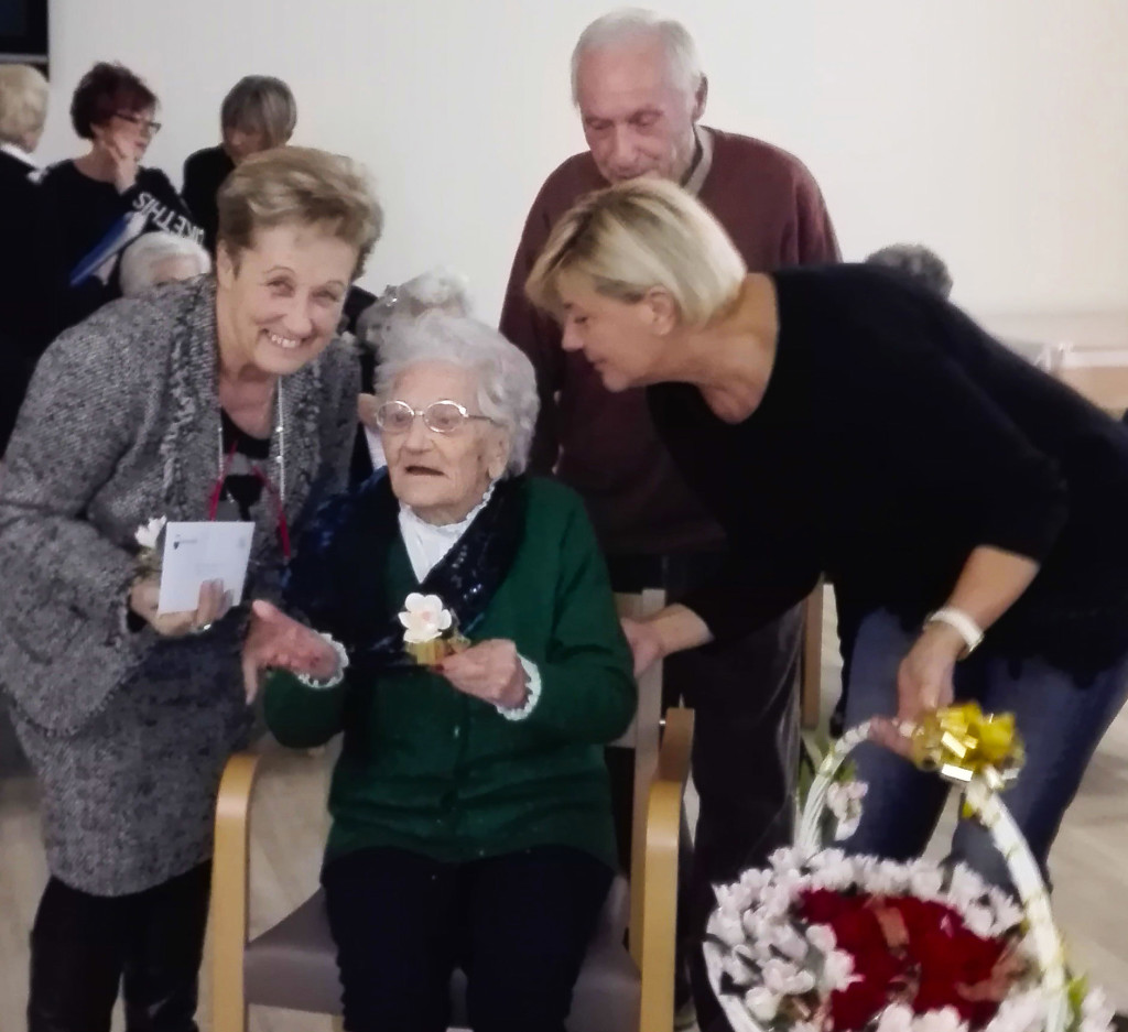 Cento candeline per Angela Neri, gli auguri del Comune di Siena