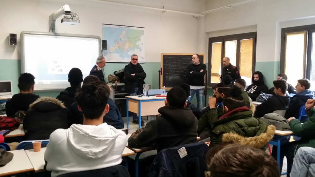 Poliziotti in cattedra su richiesta del dirigente scolastico