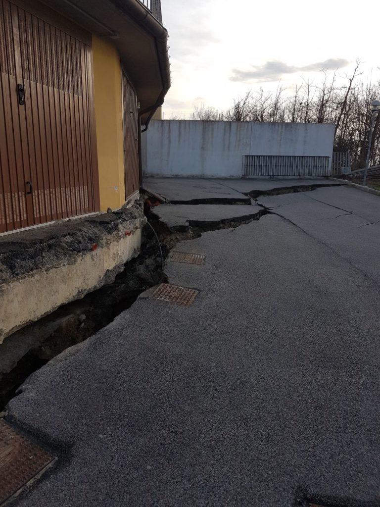 Frana a Montalcino, probabile evacuazione di alcune famiglie