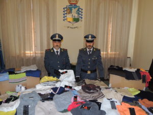 Siena: negozio in pieno centro vende abiti con marchi contraffatti