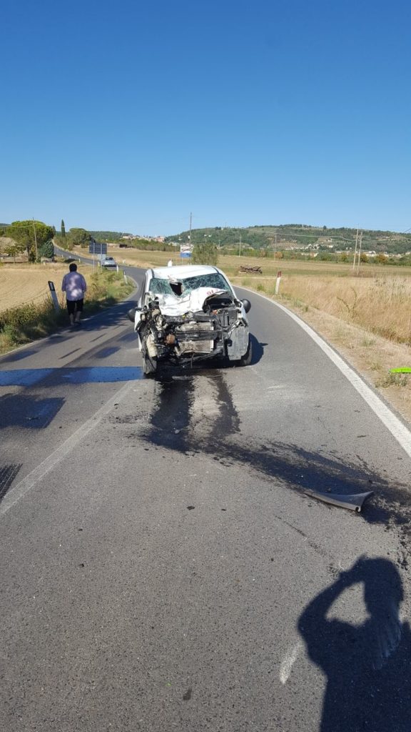 Muore motociclista nella scontro con un'auto