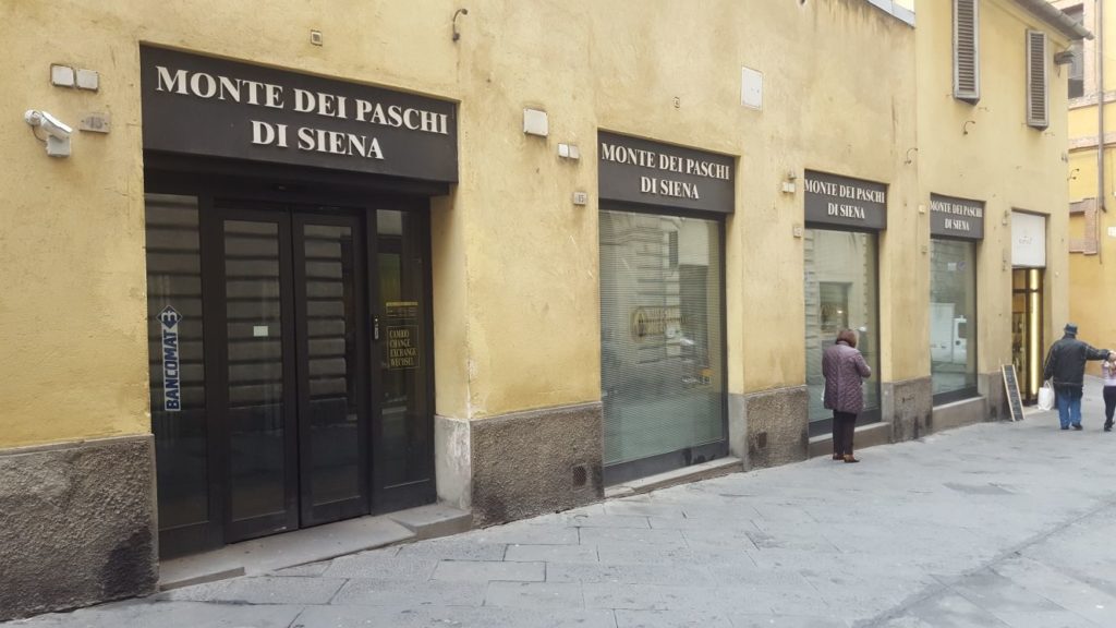 Chiude l'agenzia Mps di via Banchi di Sotto