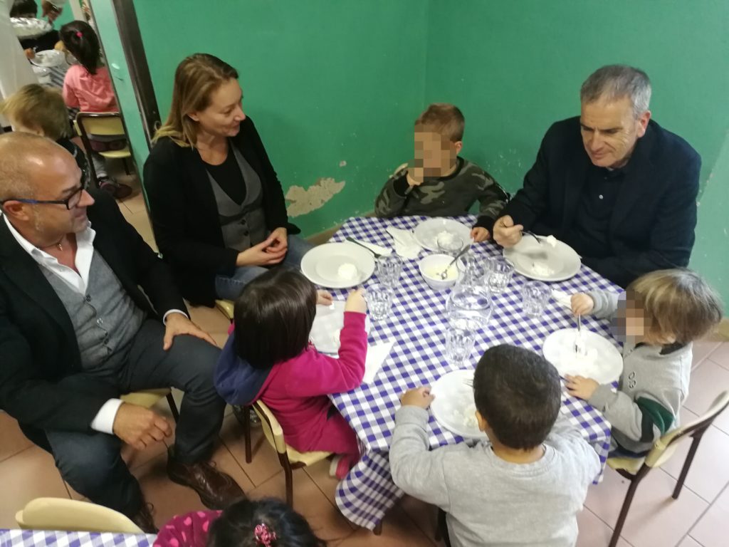 Valentini, Tarquini e Porcellotti a pranzo alla mensa dell'asilo monumento