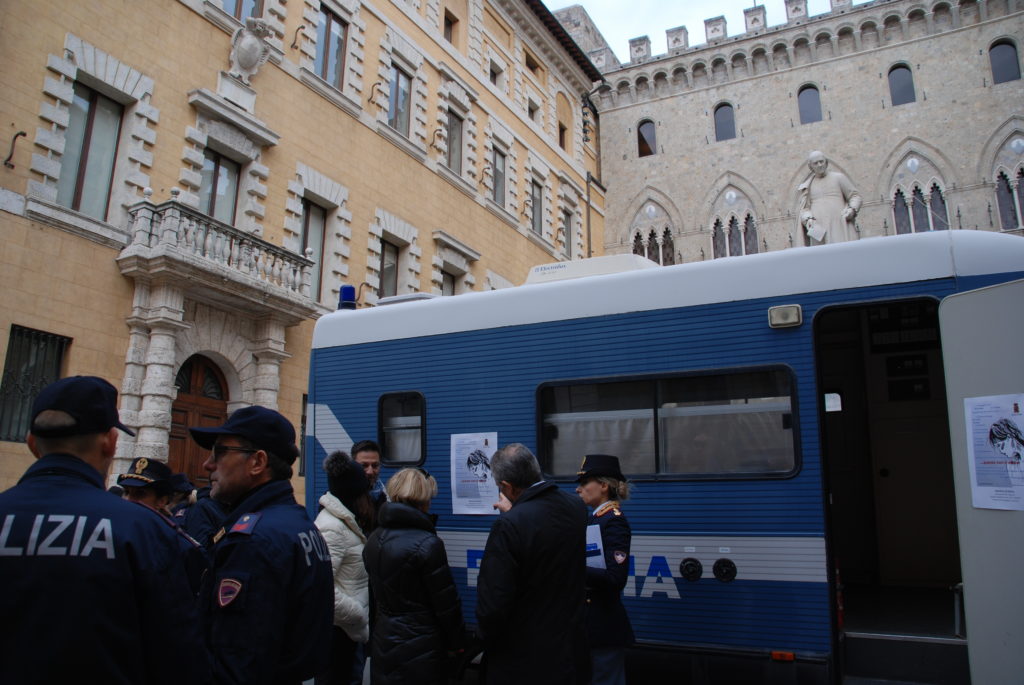 Polizia di Stato, iniziato il "progetto camper" contro la violenza di genere