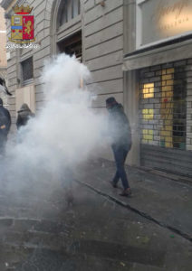 E' stato arrestato davanti al liceo il giovane tifoso della Robur