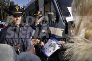 "Questo non è amore", per San Valentino a Siena il camper della Polizia contro la violenza di genere