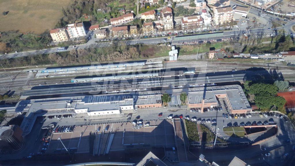 Pattuglione straordinario della Polizia per controllare l'area della stazione - FOTO