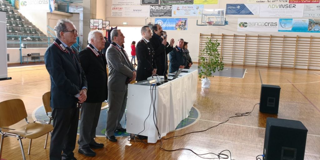 Asciano, i ragazzi della scuola Pertini a lezione di legalità coi carabinieri