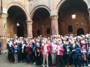 "Sòna sòna campanella", nel Cortile del Podestà l'apertura della mostra dei ragazzi delle primarie - FOTO