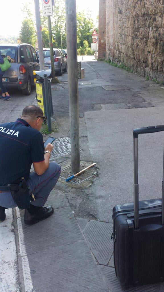 Trovato oggetto insanguinato in Camollia. La Polizia indaga