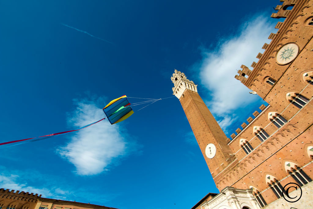 "Siena con gli occhi di un bambino": la magia dell'infanzia nella mostra del fotografo Marco Zamperini