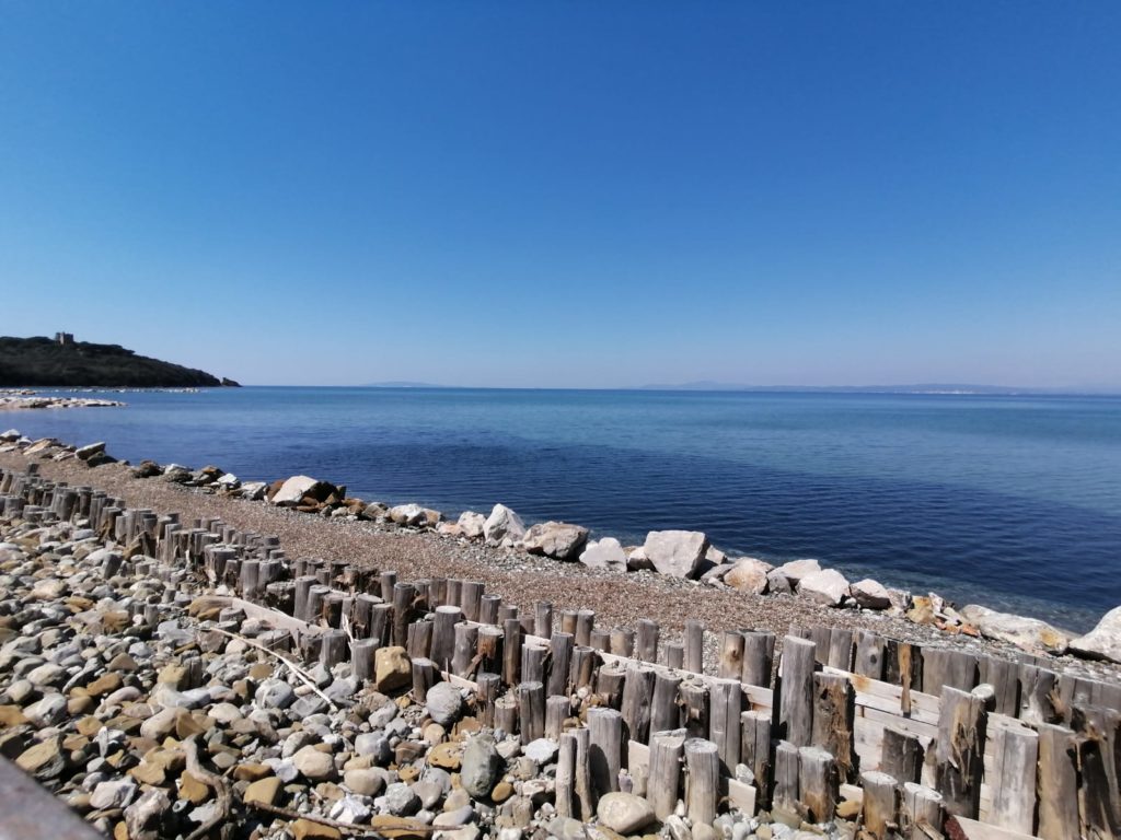 Stagione balneare tra dubbi e incertezze: alle 21 il reportage sulla costa maremmana