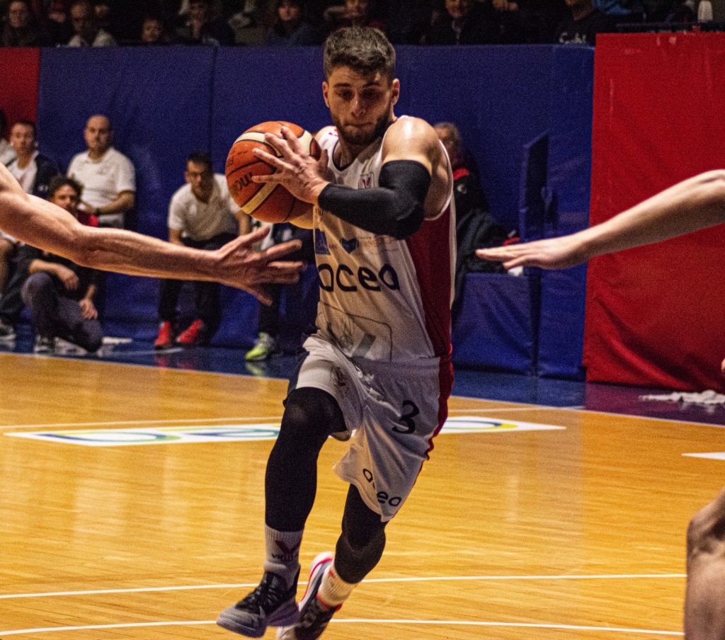 Virtus, confermato il playmaker Giulio Bartoletti