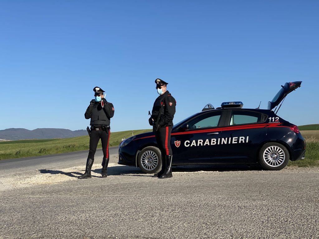 Rubavano in un centro commerciale, arrestate due donne