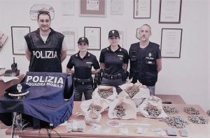 Scoperto giro di droga nel centro storico, due in manette