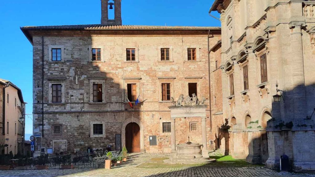 Montepulciano, il prestito dalla biblioteca continua alla libreria "Centofiori"