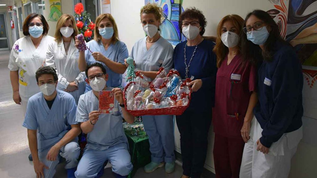 “Otto il polipotto”: il regalo di Natale realizzato a mano dalle infermiere della Terapia Intensiva Neonatale