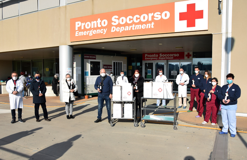 Guarisce dal Covid: paziente Scotte dona all'ospedale 100 bottiglie di Rosso di Montalcino DOC