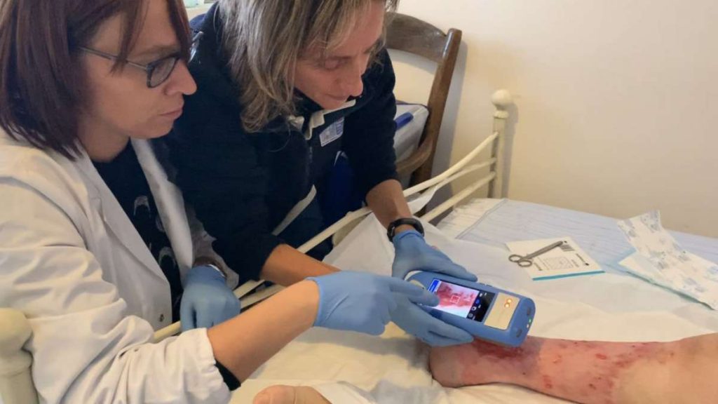 Lesioni cutanee: i tablet nuovi strumenti per gli infermieri della Asl Sud Est