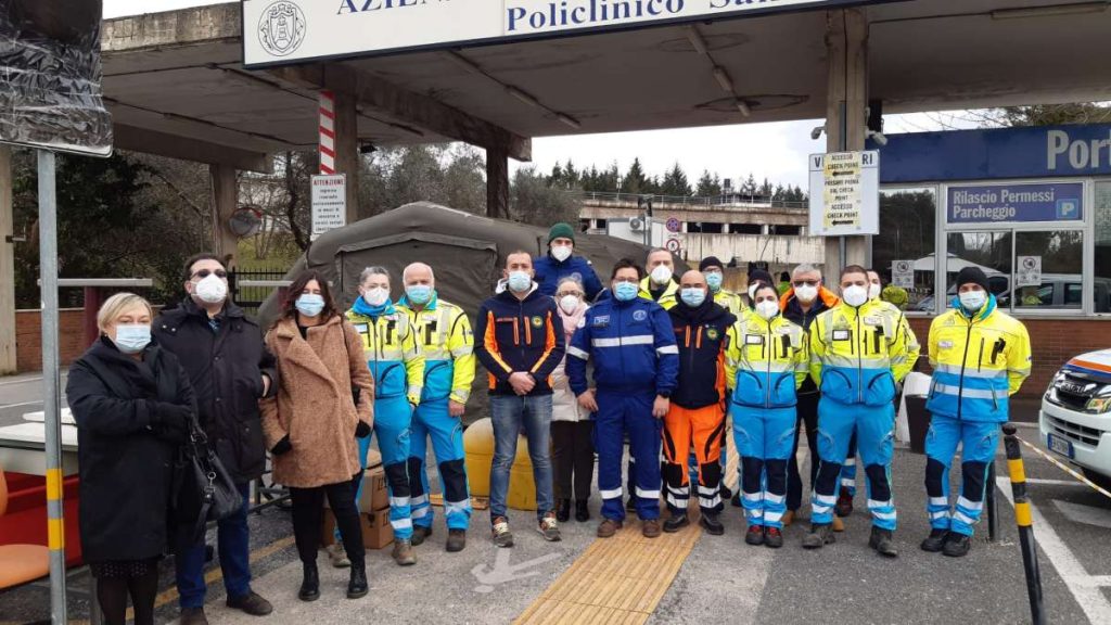 Scotte, smontata la tenda checkpoint all'ingresso dell'ospedale