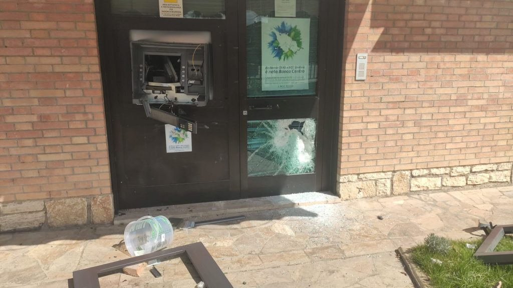 Arbia: ladri assaltano nella notte il bancomat, i residenti chiamano la Polizia