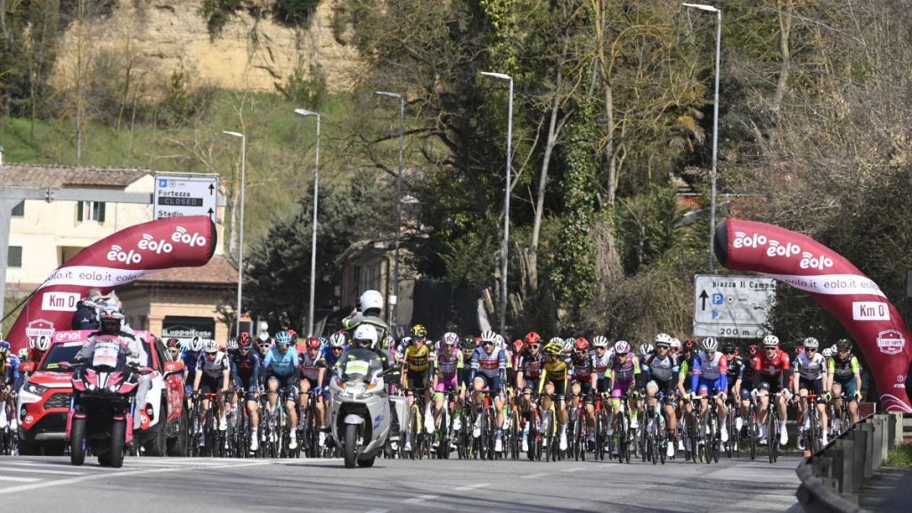 Siena: al via lo spettacolo di Strade Bianche