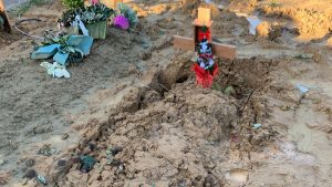 Cimitero di Uopini, la denuncia dei cittadini: "In stato di completo abbandono"