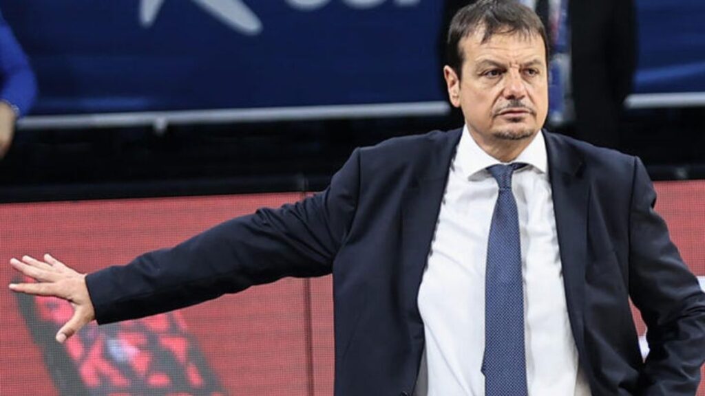 L'ex Mens Sana Ergin Ataman sul tetto d'Europa: il suo Efes trionfa in Eurolega