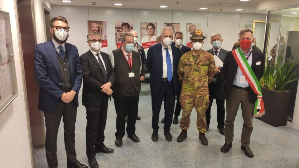 Vaccini, Generale Figliuolo in visita al PalaGiannelli: “Qui ho visto l’Italia che fa squadra e vince"