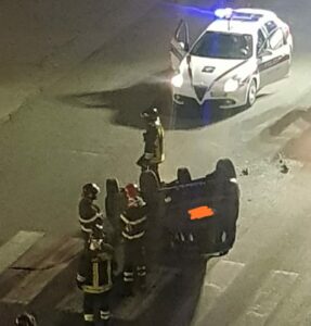 Siena: auto si ribalta in Viale Cavour