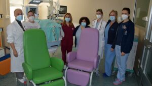 La famiglia Vercellotti dona 4 poltrone da allattamento alla Terapia Intensiva Neonatale