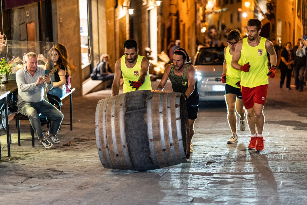 Bravìo 2021 di Montepulciano: prove notturne degli spingitori