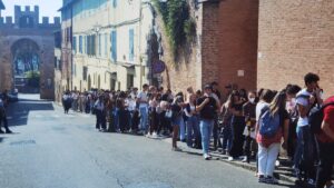 Università, fila immensa per il test di ingresso di Medicina con Green Pass