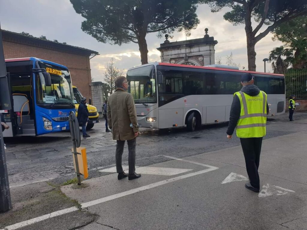 Siena, scuola Duprè: stamattina il trasferimento degli alunni