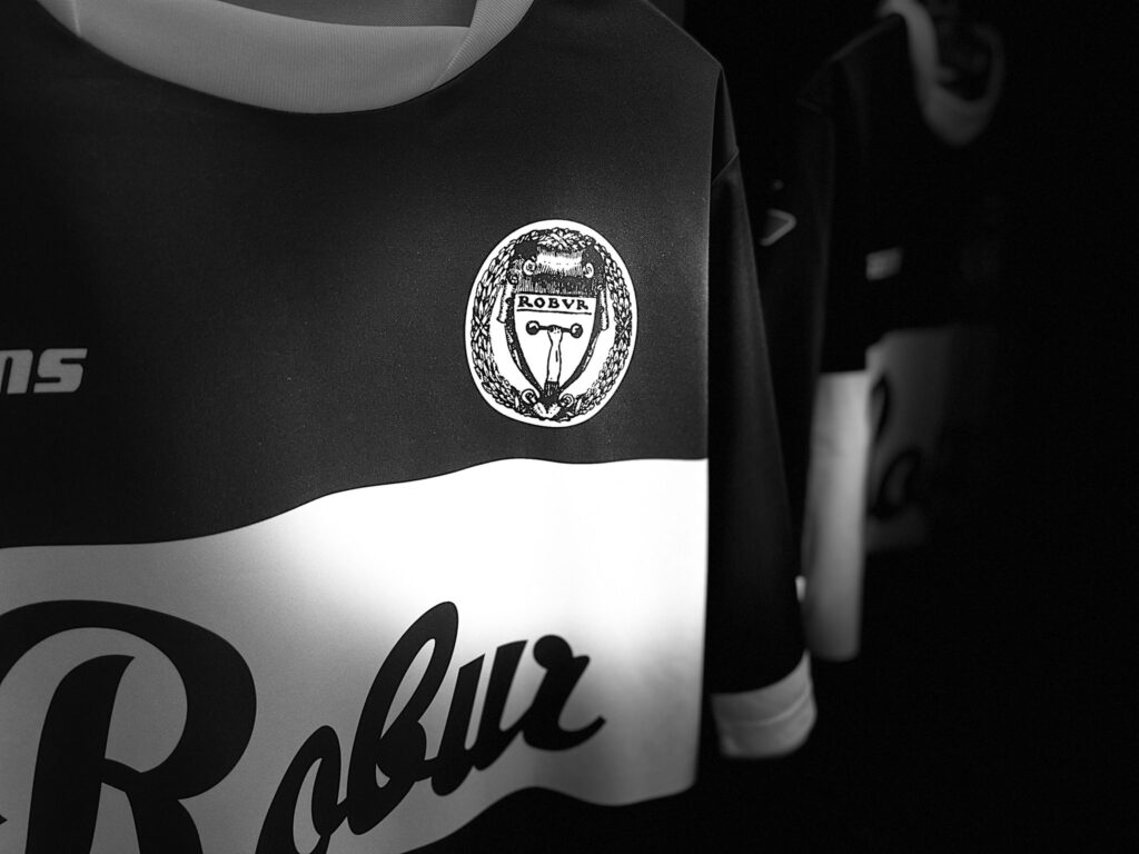 Derby Siena-Grosseto, bianconeri in campo con la maglia celebrativa in edizione limitata