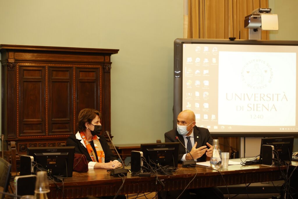 La ministra dell'Università e della Ricerca Maria Cristina Messa ieri in visita all'Università di Siena