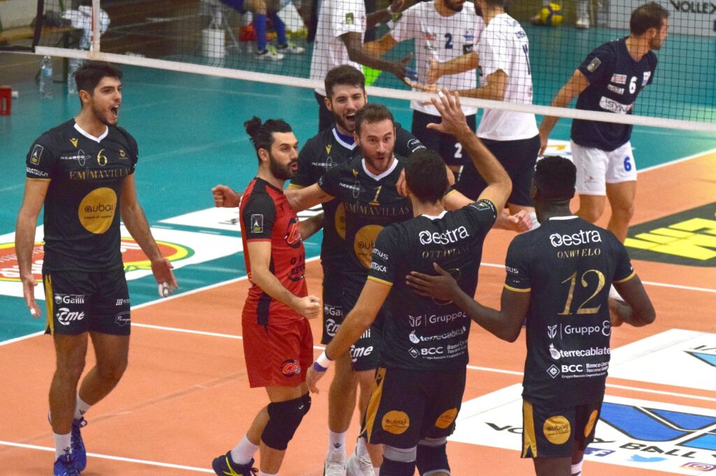 Primo sorriso per Siena, la Emma Villas Aubay sbanca Mondovì (0-3)