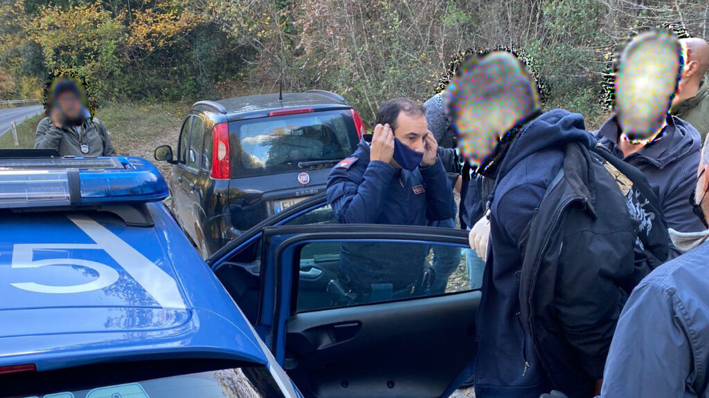 Spaccio nel bosco di Lecceto: sequestrate 40 dosi di eroina e 65 di cocaina