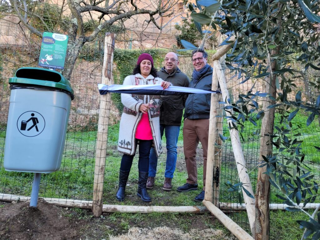 Siena, inaugurata la nuova area cani nel vicolo degli Orbachi