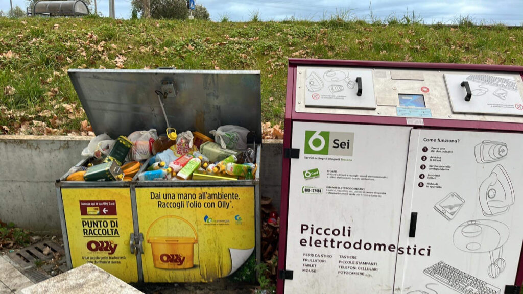 Degrado e abbandono al punto di raccolta degli oli vegetali alla Tognazza