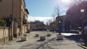 Siena, installati i nuovi "monoliti" in via La Lizza