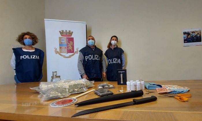 Siena: aveva in casa una piccola "fabbrica" di droga, la Polizia arresta un 24enne