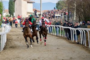 Palio di Buti rinviato a domani, 25 aprile, per maltempo