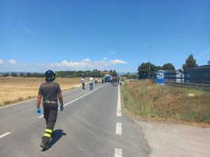 Tragedia a Braccagni (Grosseto): veicolo travolge i ciclisti, 4 morti e 6 feriti