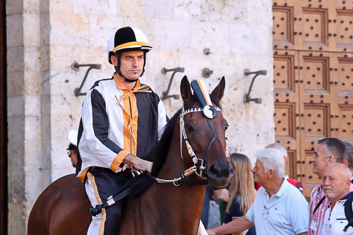 Palio 16 agosto 2022: terza prova, vince la contrada della Lupa