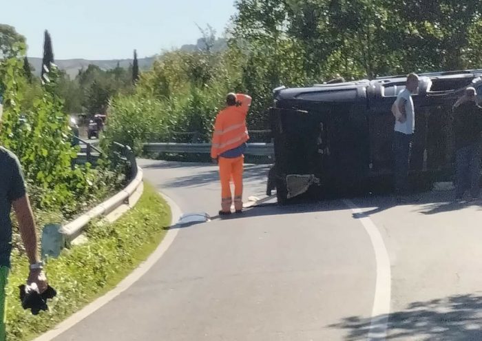 Auto si ribalta ad Arbia, ferito un 65enne